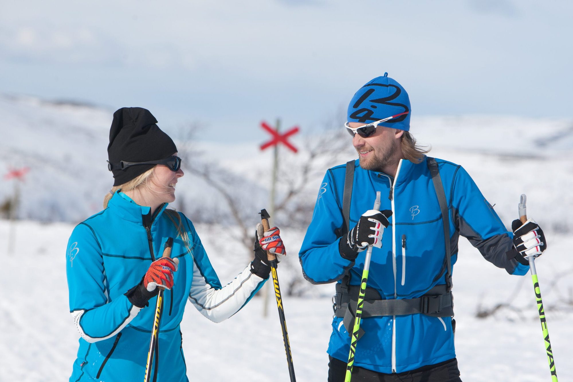 Två längdåkare i spåret i Vemdalen